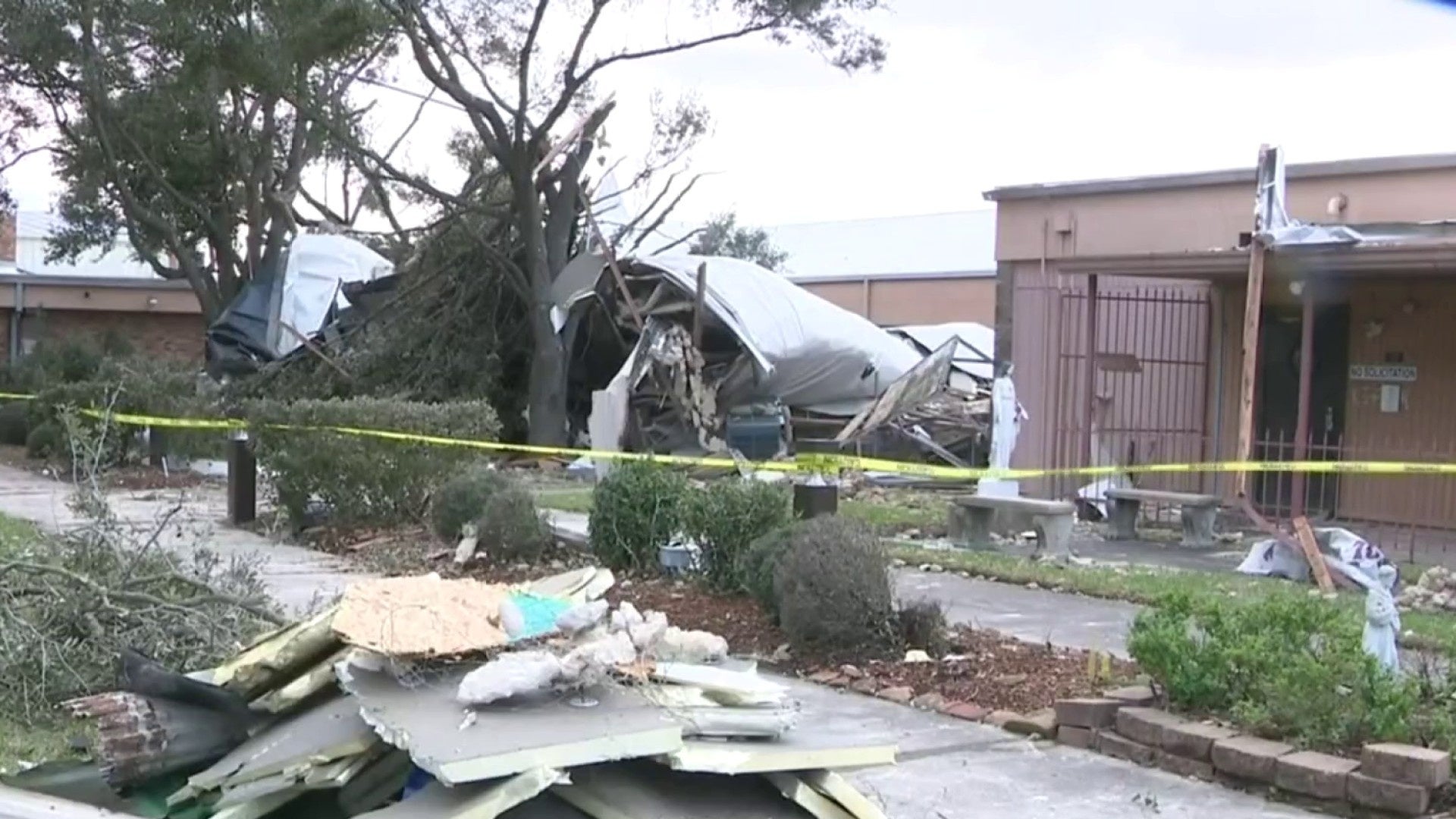 Longest 90 seconds of my life': Deer Park man captures video of tornado  that tore through community, damaging several homes